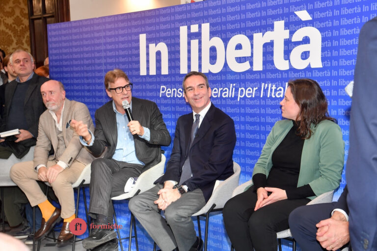 Roberto Occhiuto, cometa o stella? L’interrogativo di Sisci Roberto Occhiuto, cometa o stella? L’interrogativo di Sisci