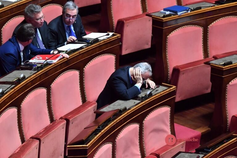 Il pisolino di Lotito, il fuoco di Zaia, le facce di Meloni. Queste le avete viste? Il pisolino di Lotito, il fuoco di Zaia, le facce di Meloni. Queste le avete viste?