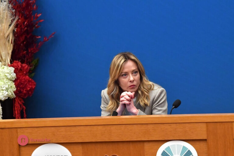 Non risponde a tutto ma governa il racconto. I tratti identitari della leadership di Meloni Non risponde a tutto ma governa il racconto. I tratti identitari della leadership di Meloni