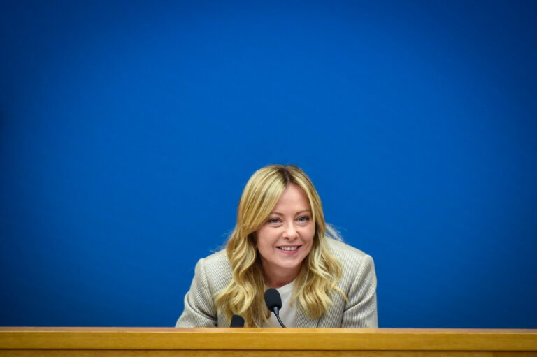 Dai pro Maduro ai pro Putin. La radicalizzazione della sinistra è una garanzia per Meloni. Parla Velardi