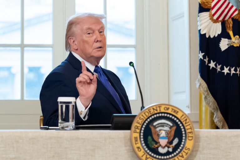 Groenlandia o dollari. Tutte le ombre sul vertice di aprile con la Cina