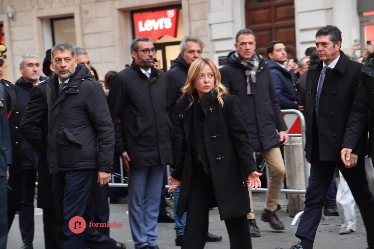 Chi c'era alla messa per la tragedia di Crans-Montana. Le foto di Pizzi
