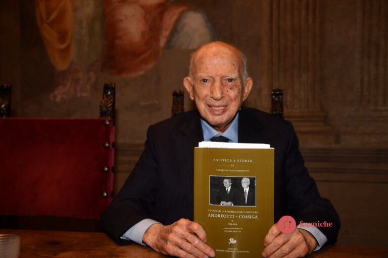 La forza morale e la politica totale. L’eredità di Pomicino secondo Zecchino La forza morale e la politica totale. L’eredità di Pomicino secondo Zecchino