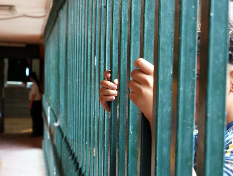 Baby gang, imputabilità e due tifoserie. Perché guardare alle best practice internazionali