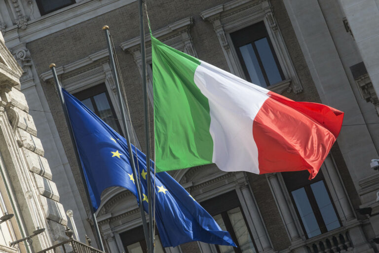 Sguardo internazionale per un metodo popolare nuovo. Il commento di Chiapello