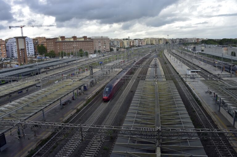 Vecchi schemi, nuove saldature (antagoniste). Setola spiega cosa c’è dietro i sabotaggi alle ferrovie