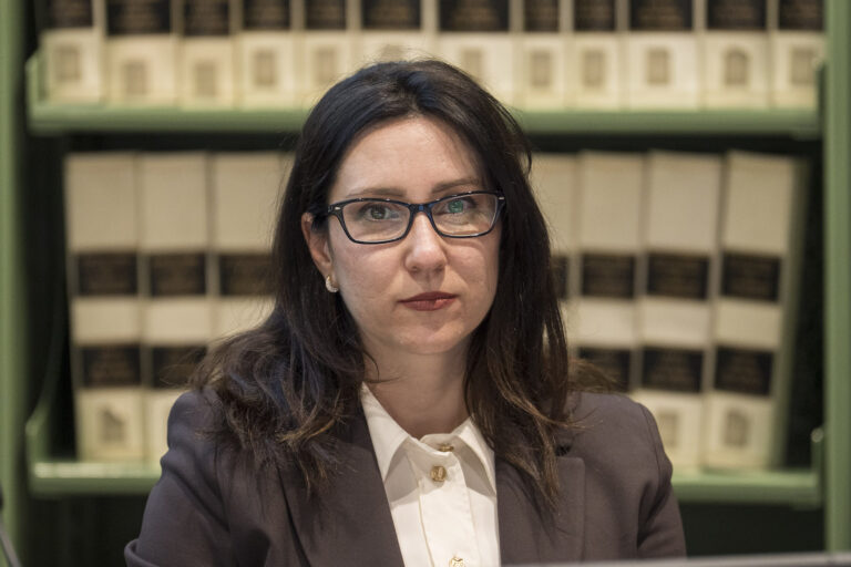 Distinguo e divisioni su Kyiv sono dannosi per l’Italia. Onori (Azione) spiega perché