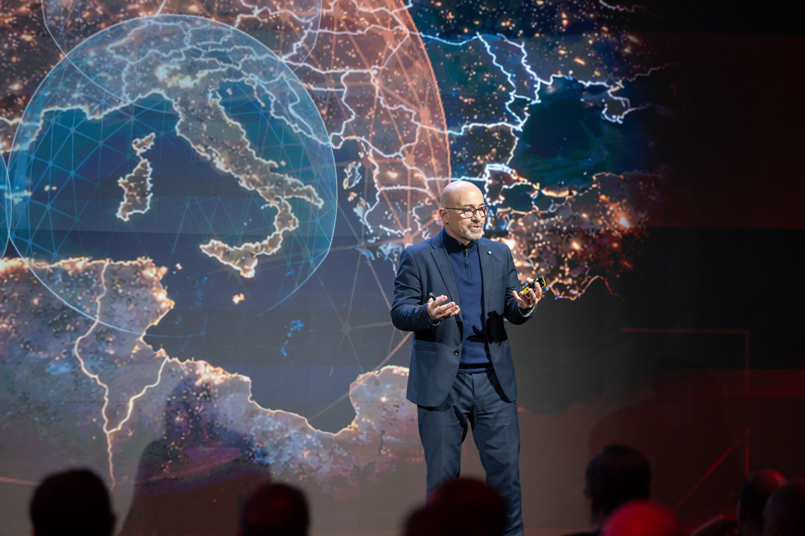 Dalla difesa alla sicurezza globale. Cosa c’è nel piano industriale di Leonardo