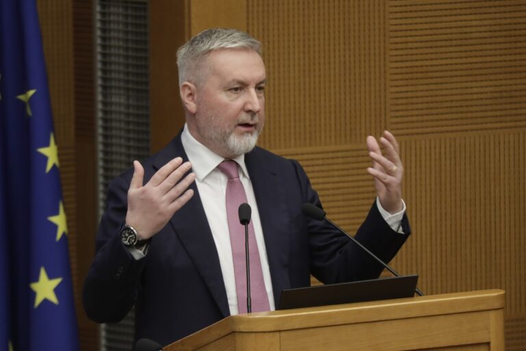 Manipolazione, attacco e difesa nel cyberspazio. Quale postura per Europa e Italia secondo Guerini