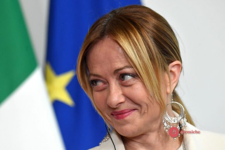 Perché Bloomberg loda Meloni, l’anti Starmer
