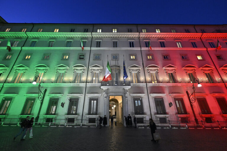 Una nuova Assemblea costituente per il futuro. Gli auguri liberali di Sterpa alla Repubblica Una nuova Assemblea costituente per il futuro. Gli auguri liberali di Sterpa alla Repubblica