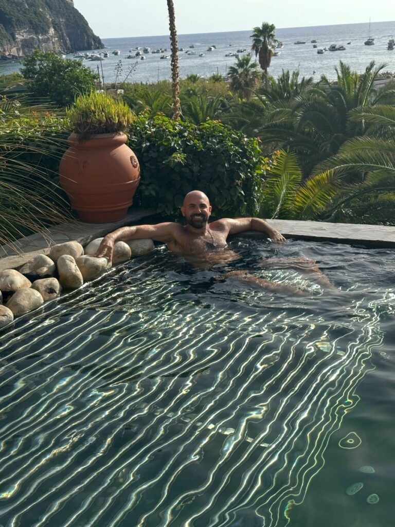 La piscina di Ferrante, il ventaglio di La Russa, l’arrosto di Vannacci. Queste le avete viste? La piscina di Ferrante, il ventaglio di La Russa, l’arrosto di Vannacci. Queste le avete viste?