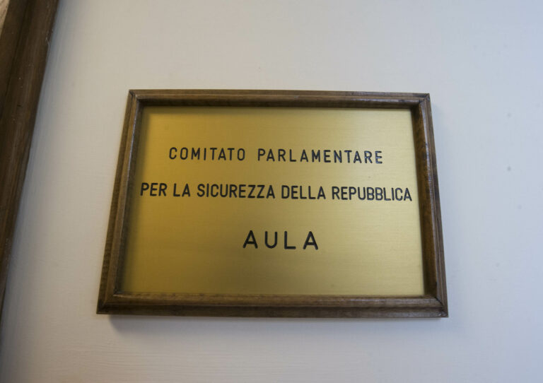 Conte alza il tiro, Vannacci soffia sul fuoco. Perché ascoltare il monito del Copasir secondo Pombeni