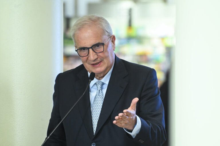 Vi spiego cosa serve per rilanciare il centro in politica. Parla Fioroni Vi spiego cosa serve per rilanciare il centro in politica. Parla Fioroni
