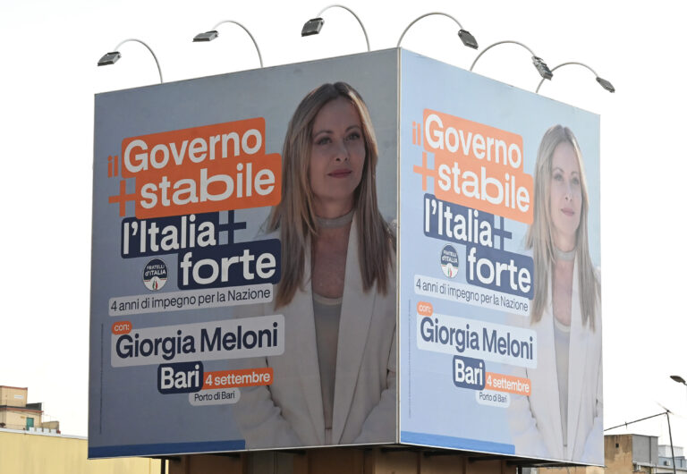 Phisikk du role – Confronto politico a Bari tra Meloni e Caparezza. Chi vincerà?