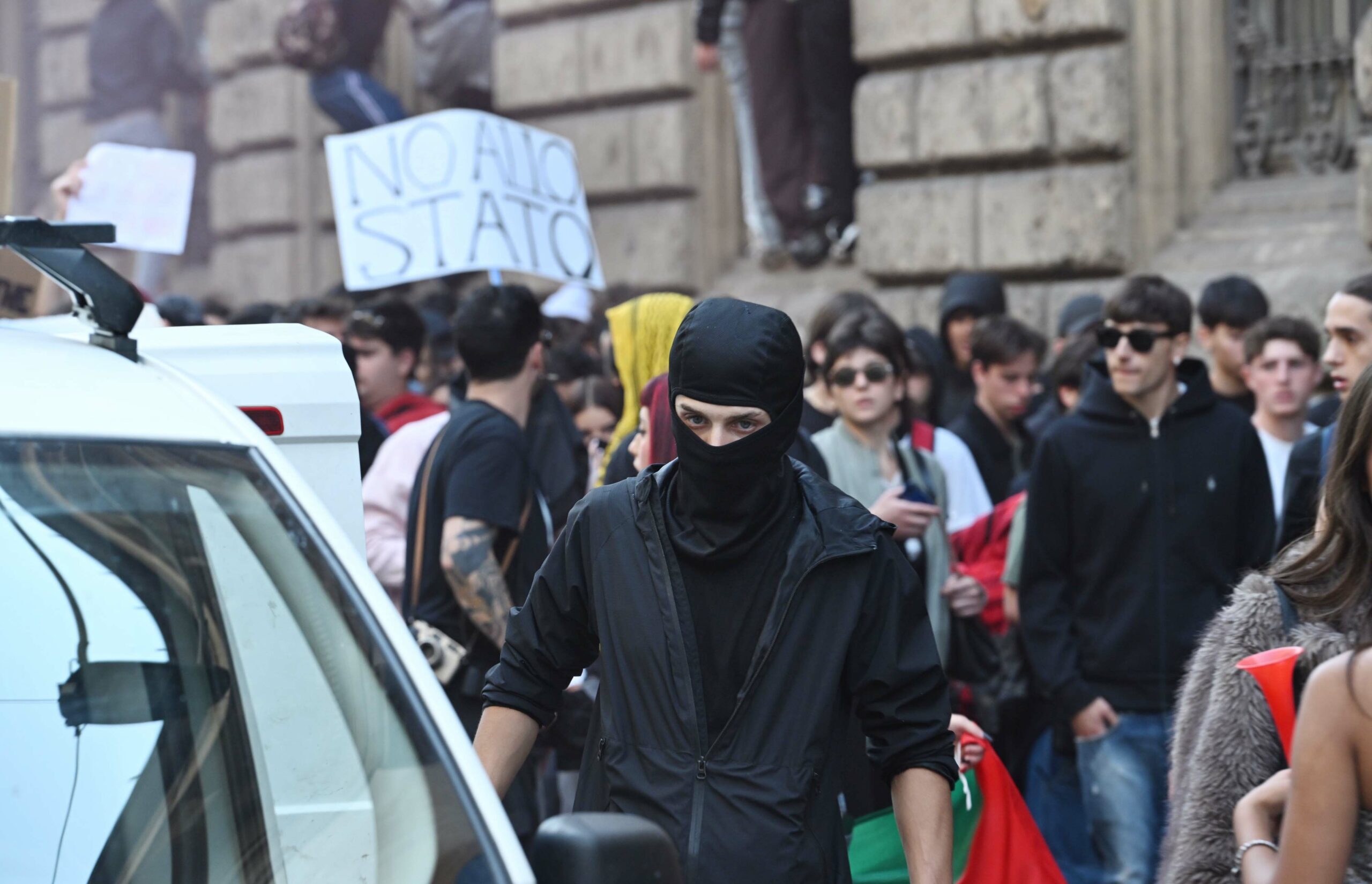 chi soffia sul fuoco delle proteste cosa si muove dietro le manifestazioni in italia e in europa da Formiche.net chi soffia sul fuoco delle proteste cosa si muove dietro le manifestazioni in italia e in europa