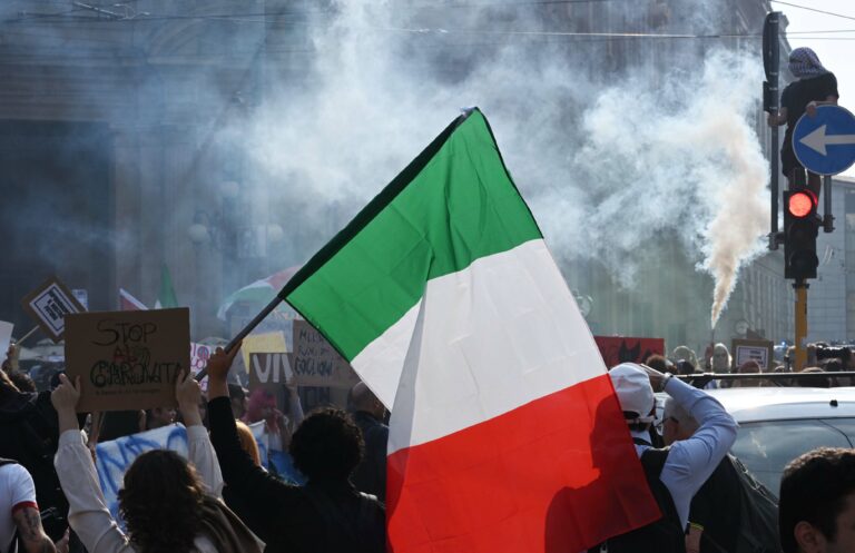 Una risposta politica contro l’autunno da rivoluzione. La riflessione di Sisci Una risposta politica contro l’autunno da rivoluzione. La riflessione di Sisci