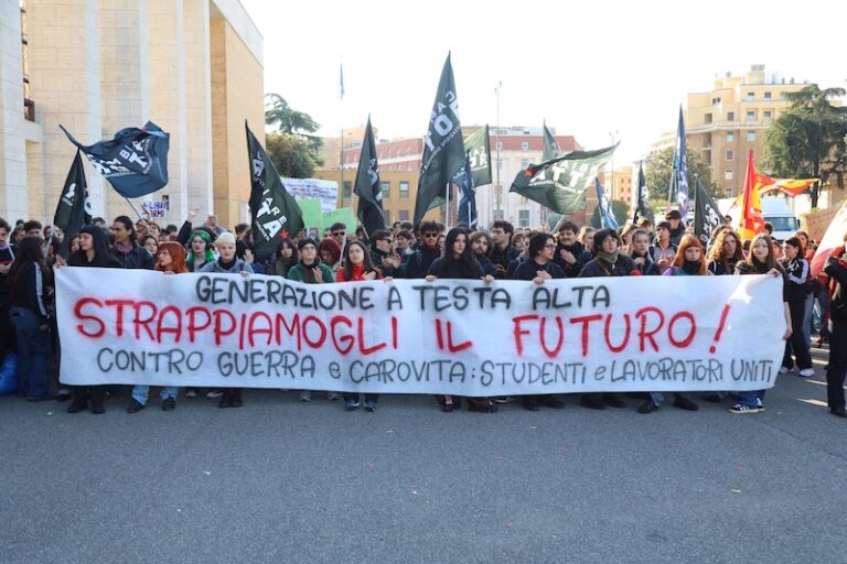 Gli Eloi della piazza e i Morlock della realtà. Scrive Cazzola Gli Eloi della piazza e i Morlock della realtà. Scrive Cazzola